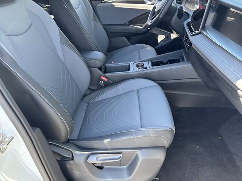 Certified 2025 Volkswagen Tiguan SE R-Line AWD/4WD image 9