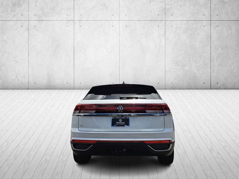 New 2026 Volkswagen Atlas Cross Sport SE FWD image 5