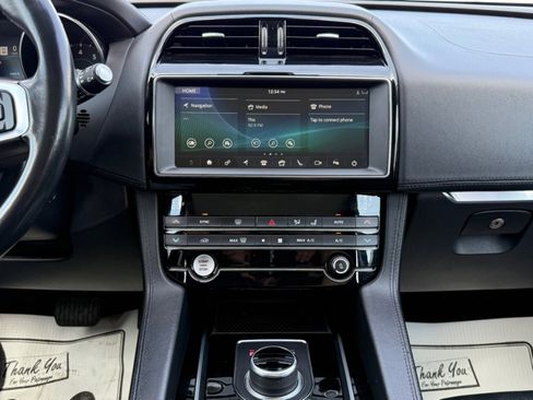 Used 2020 Jaguar F-PACE Prestige image 22