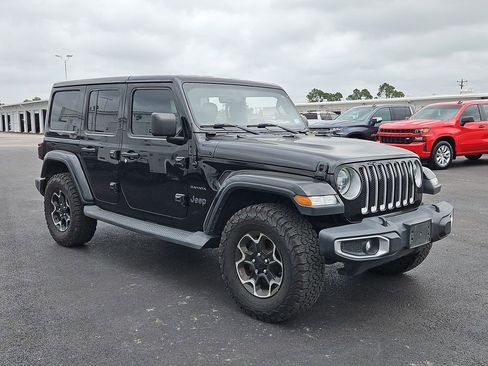 Used 2018 Jeep Wrangler Unlimited Sahara AWD/4WD image 8