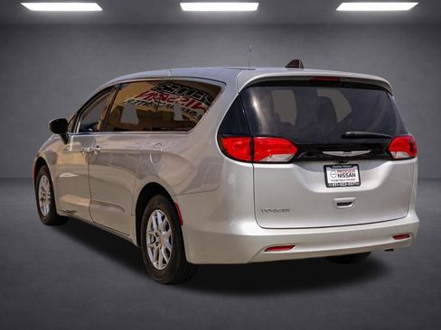 Used 2023 Chrysler Voyager LX FWD image 6