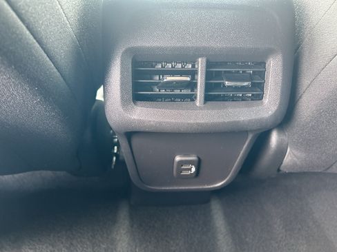 Used 2024 Chevrolet Equinox LT FWD image 15
