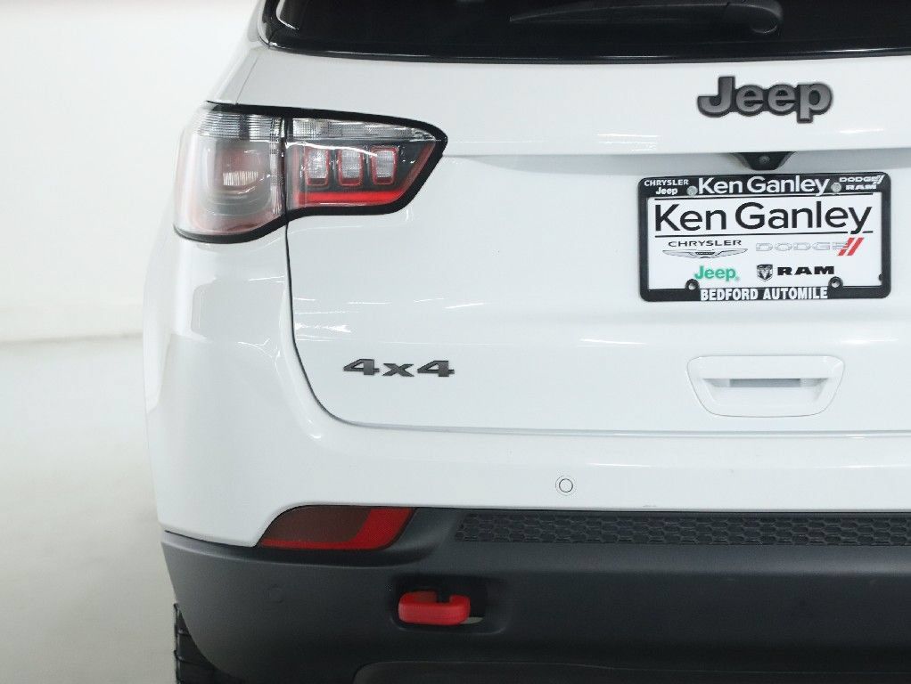 Used 2025 Jeep Compass Trailhawk AWD/4WD image 42