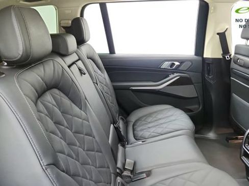 Used 2025 BMW X7 xDrive40i w/ Premium Package AWD/4WD image 37