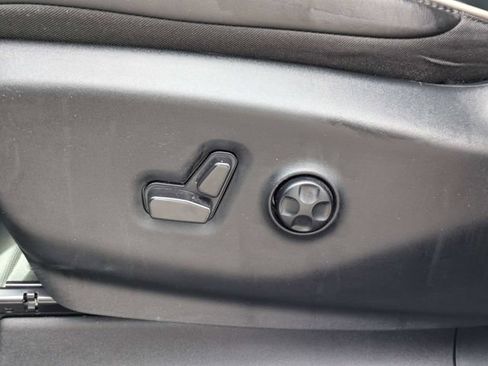 Used 2024 Chrysler Pacifica Limited w/ S Appearance Package FWD image 19