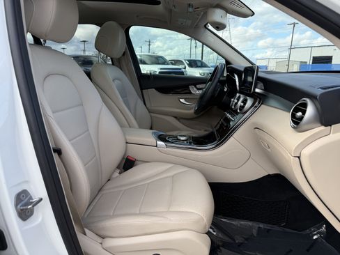 Used 2018 Mercedes-Benz GLC 300 w/ Premium Package image 30