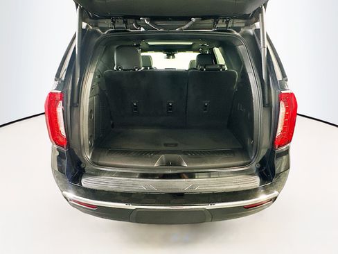 Used 2024 GMC Yukon SLT w/ SLT Premium Package RWD image 32