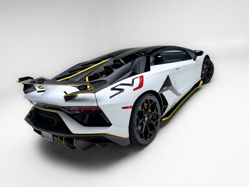 Used 2021 Lamborghini Aventador SVJ image 37