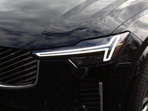 New 2026 Volvo XC90 B6 Plus w/ Protection Package Premier image 9