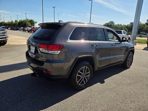 Used 2020 Jeep Grand Cherokee Laredo w/ Laredo X Package RWD image 14