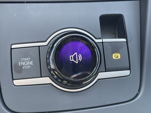 Used 2025 Volkswagen Tiguan SE image 15