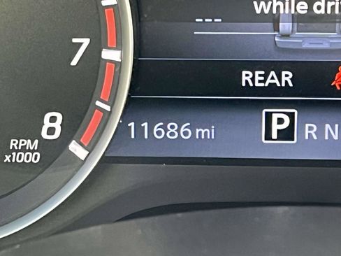 Used 2024 Nissan Titan SV w/ SV Convenience Package image 10