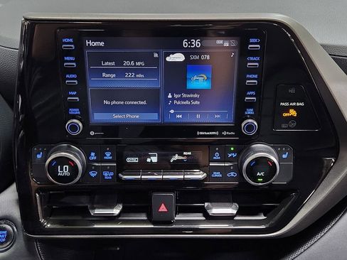Used 2022 Toyota Highlander XLE FWD image 37