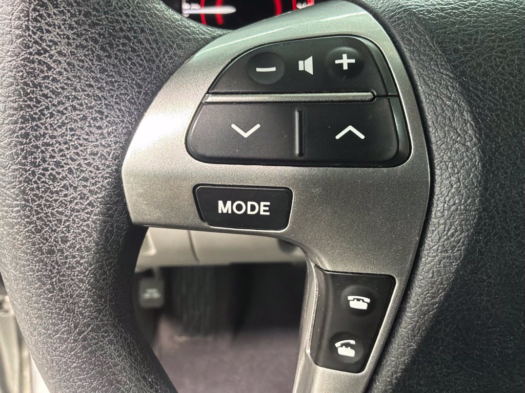 Used 2013 Toyota Highlander FWD w/ Cold Weather Pkg image 8