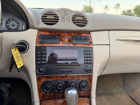 Used 2005 Mercedes-Benz CLK 320 Cabriolet image 26