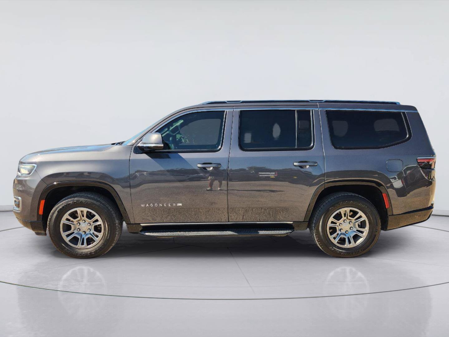 Used 2022 Jeep Wagoneer Series I RWD image 4