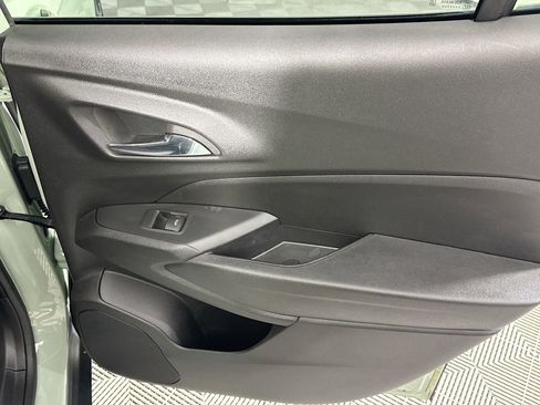 Used 2024 Chevrolet Trax RS w/ Sunroof Package FWD image 27