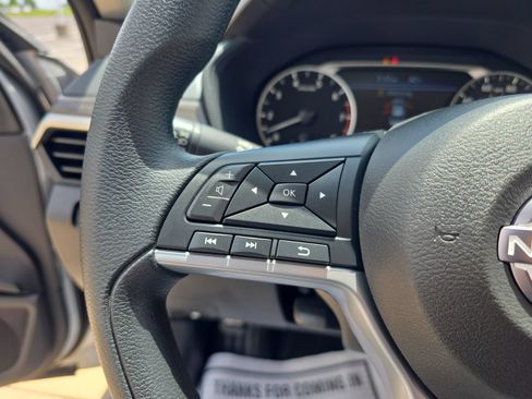 Used 2025 Nissan Altima 2.5 SV FWD image 12