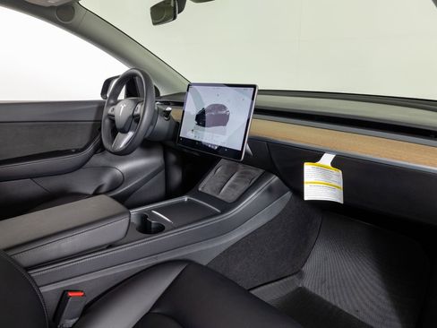 Used 2022 Tesla Model Y Performance image 27