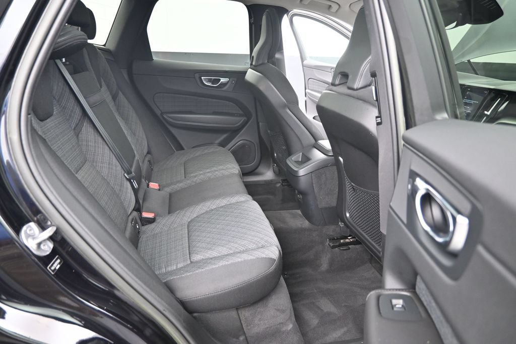 Used 2023 Volvo XC60 B5 Core w/ Climate Package FWD image 16