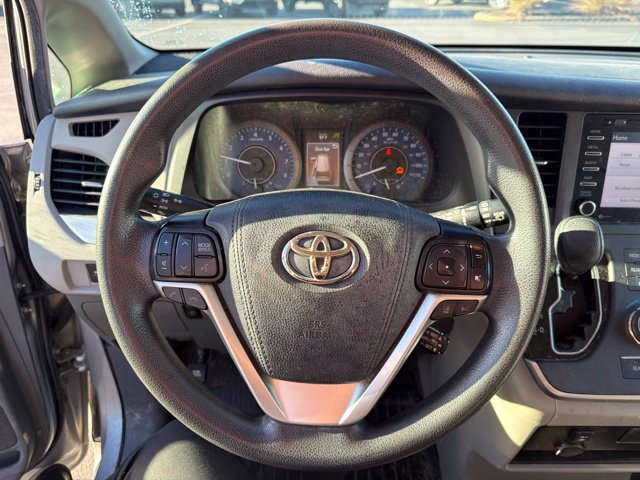 Used 2020 Toyota Sienna LE w/ LE Preferred Package FWD image 21