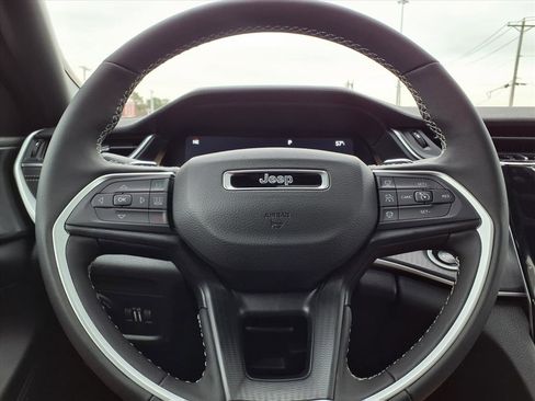 New 2025 Jeep Grand Cherokee L Altitude RWD image 10