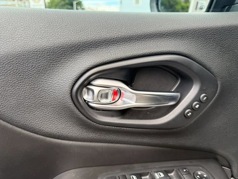 Used 2019 Jeep Cherokee High Altitude AWD/4WD image 23
