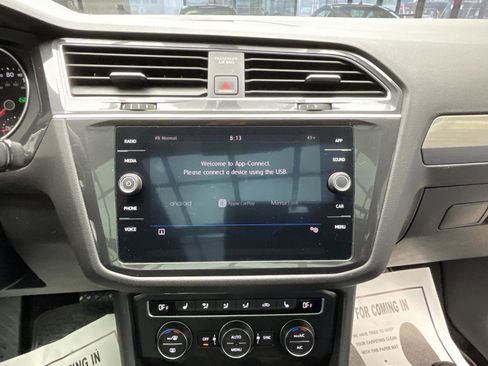 Used 2019 Volkswagen Tiguan SE w/ Panoramic Sunroof Package image 11