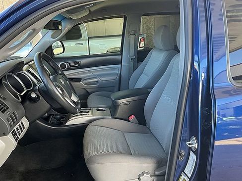 Used 2015 Toyota Tacoma PreRunner image 17