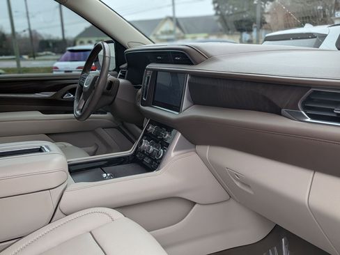 Used 2021 GMC Yukon Denali w/ Denali Premium Package image 42