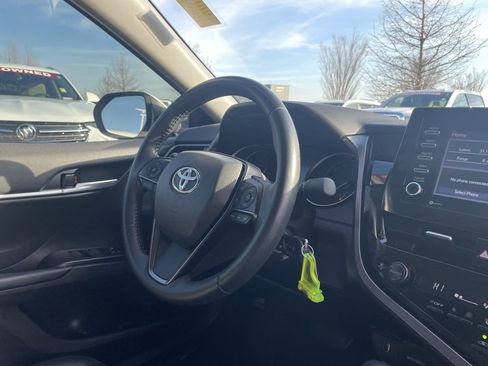 Used 2023 Toyota Camry SE image 29