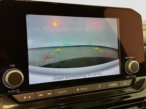 Used 2024 Nissan Pathfinder SV image 22