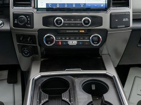 Used 2022 Ford F250 Lariat w/ Black Appearance Package image 15