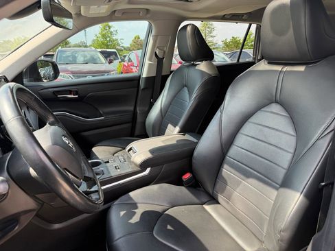 Used 2020 Toyota Highlander XLE FWD image 10