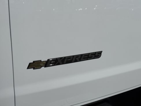 New 2026 Chevrolet Express 2500 w/ Driver Convenience Package RWD image 33