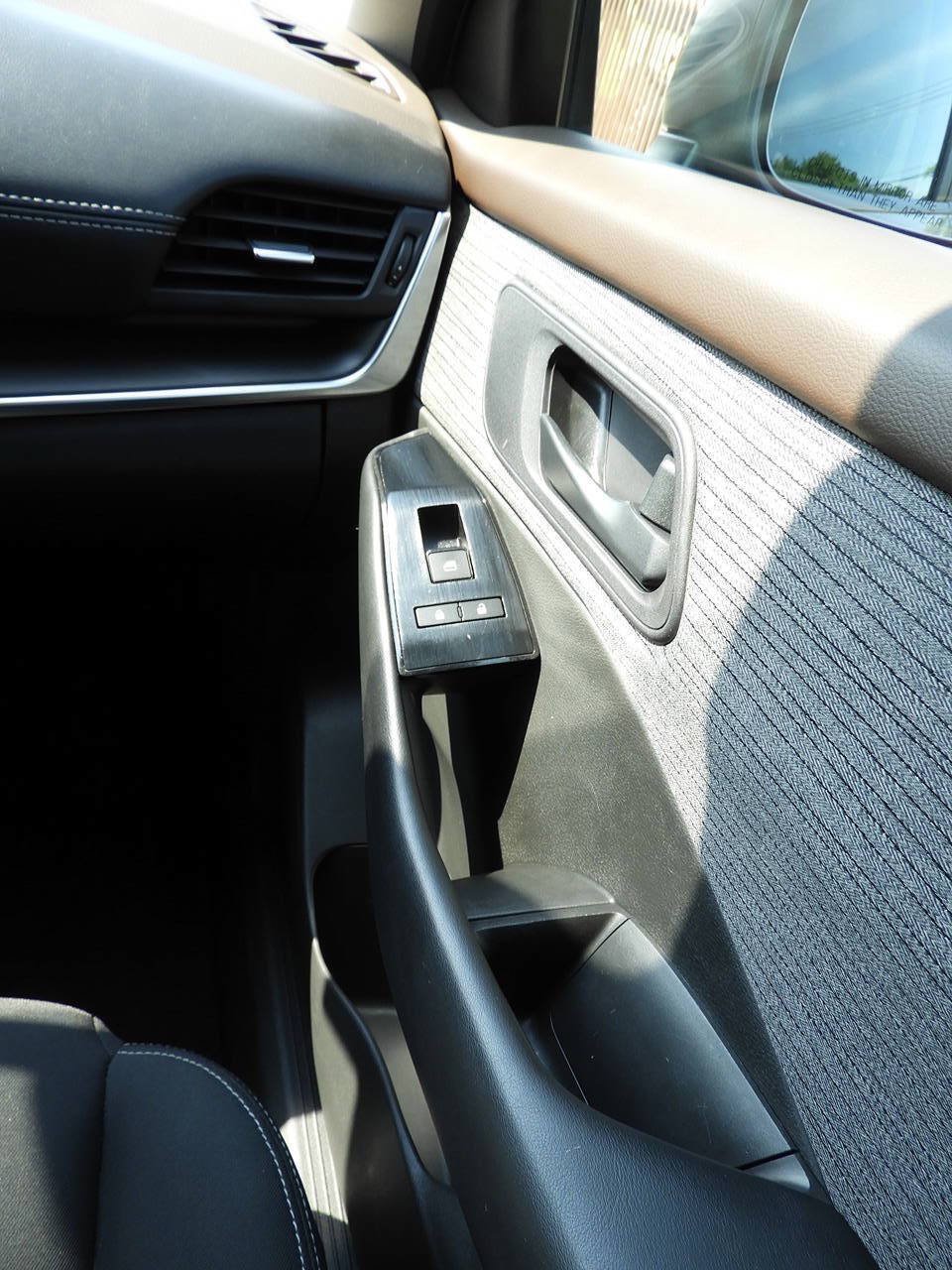 Used 2023 Nissan Rogue S AWD/4WD image 36