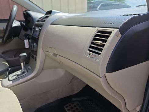 Used 2013 Toyota Corolla LE FWD image 21