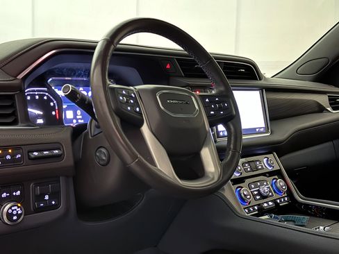 Used 2021 GMC Yukon Denali w/ Denali Premium Package image 19
