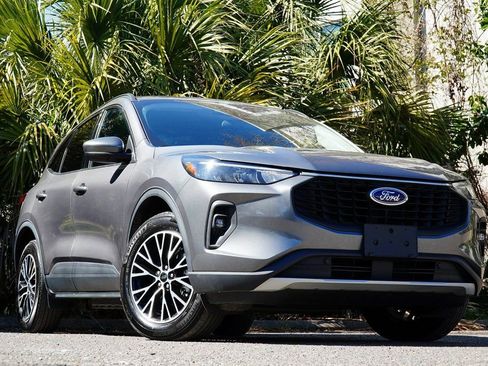 Used 2023 Ford Escape SE FWD image 2