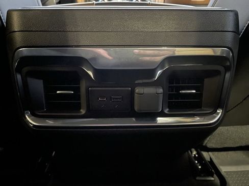 Used 2022 Chevrolet Silverado 1500 High Country image 25