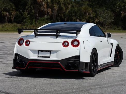 Used 2013 Nissan GT-R Premium image 5