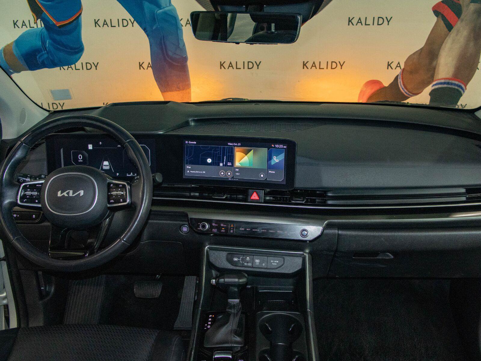 Used 2025 Kia Carnival SX Prestige FWD image 3