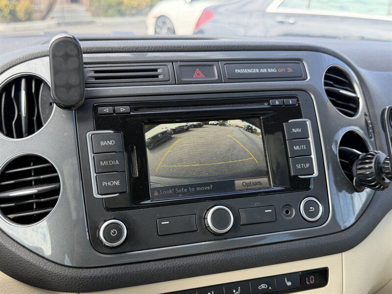 Used 2015 Volkswagen Tiguan SEL FWD image 28