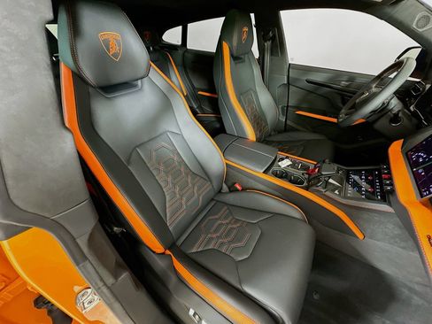 Used 2025 Lamborghini Urus SE AWD/4WD image 49