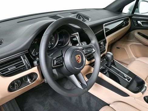 Certified 2026 Porsche Macan image 4
