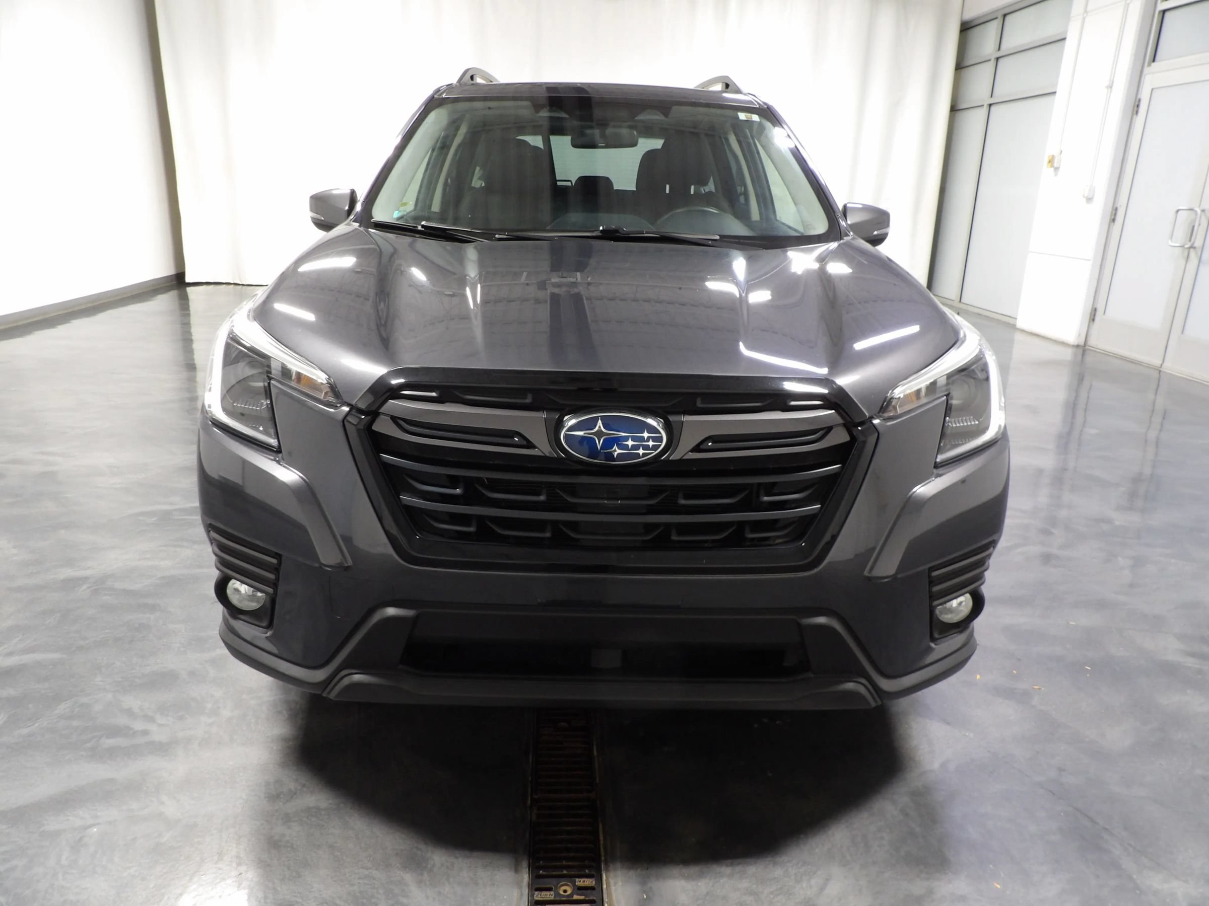 Used 2023 Subaru Forester Limited AWD/4WD image 3