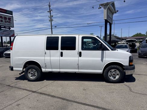 Used 2019 GMC Savana 2500 w/ Driver Convenience Package RWD image 6