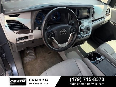 Used 2017 Toyota Sienna XLE w/ XLE Navigation Package FWD image 9