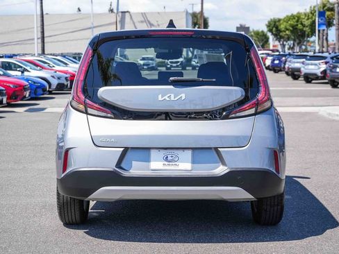 Used 2023 Kia Soul S FWD image 9