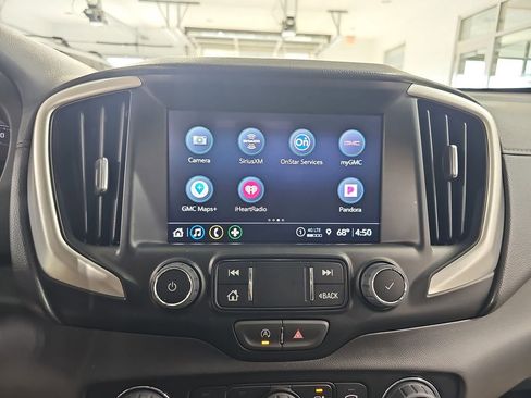 Used 2024 GMC Terrain SLT w/ Tech Package image 27